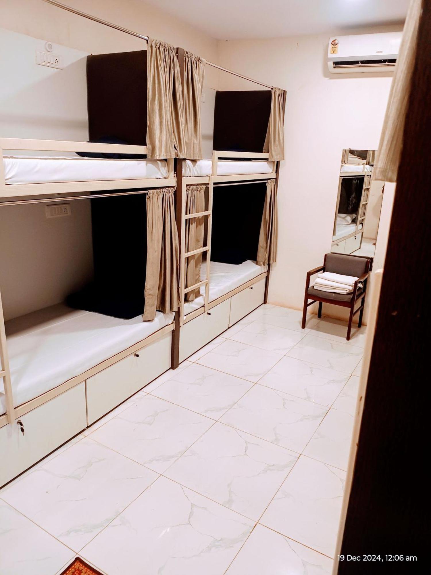 Retreats - Dorm In Andheri Bombaj