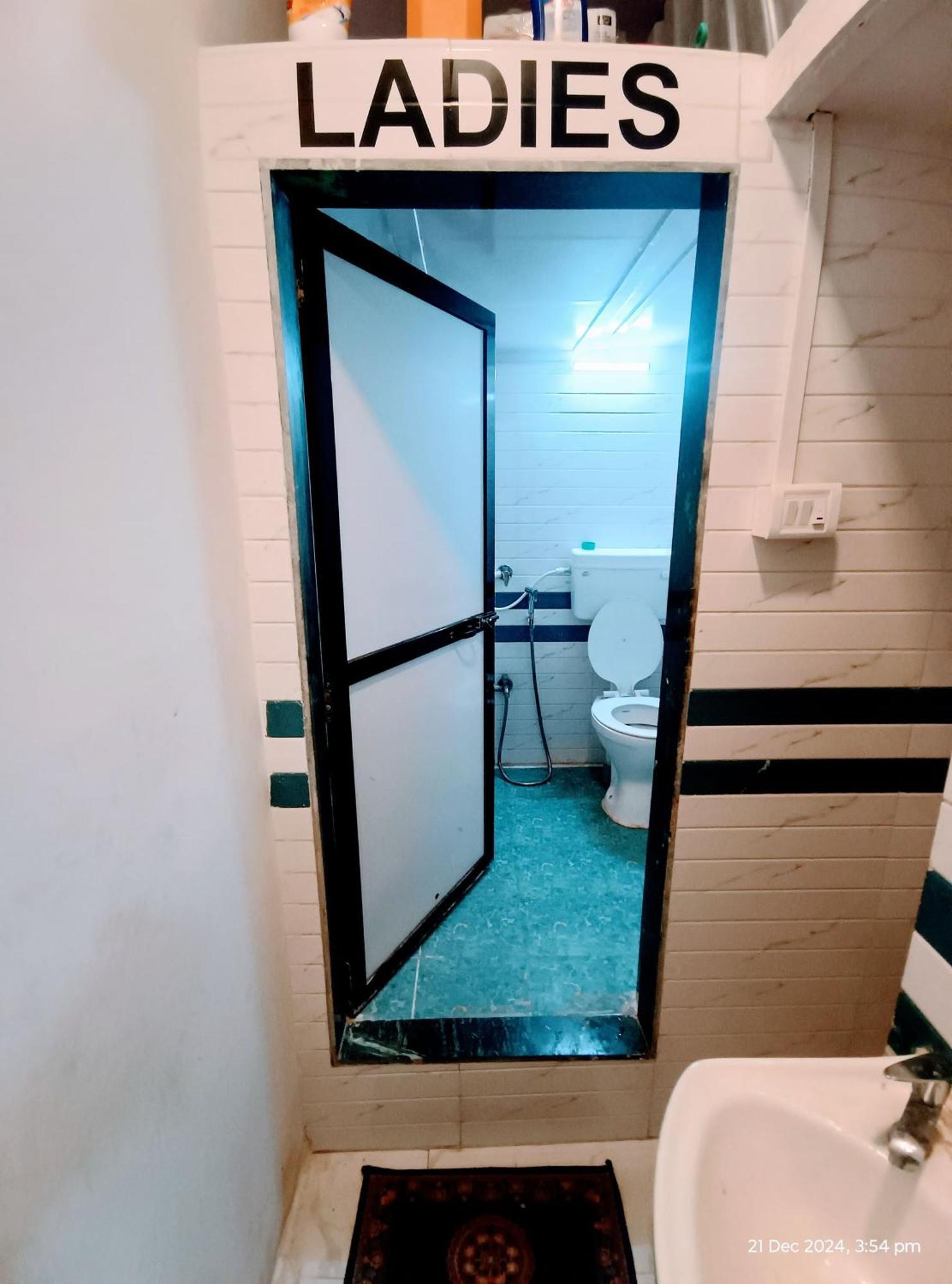 Retreats - Dorm In Andheri Hostel Bombaj