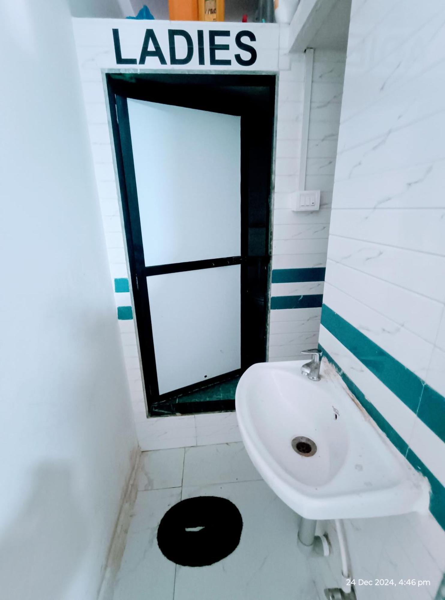 Retreats - Dorm In Andheri Hostel Bombaj